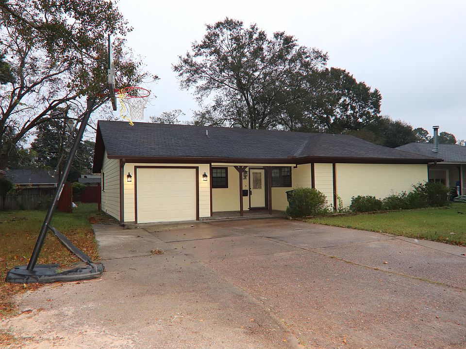 1st image of 890 Parsons Dr