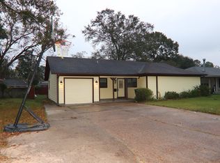 890 Parsons Dr, Beaumont, TX 77706