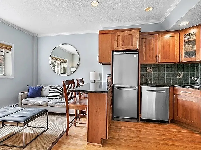 511 Beacon St #10 — Photo 2