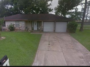125 Meadowview Ln, Angleton, TX 77515