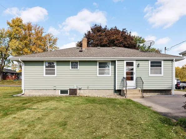 1076 McKee St, Eagan, MN 55121