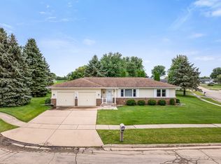 831 Sutton Pl, Freeport, IL 61032
