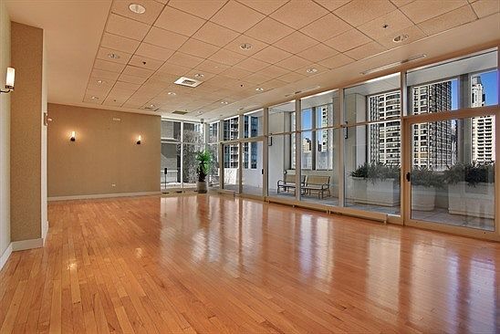 4th image of 55 E Erie St APT 3105