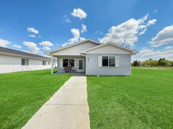 2807 Jeffrey Dr NW, Minot, ND 58703