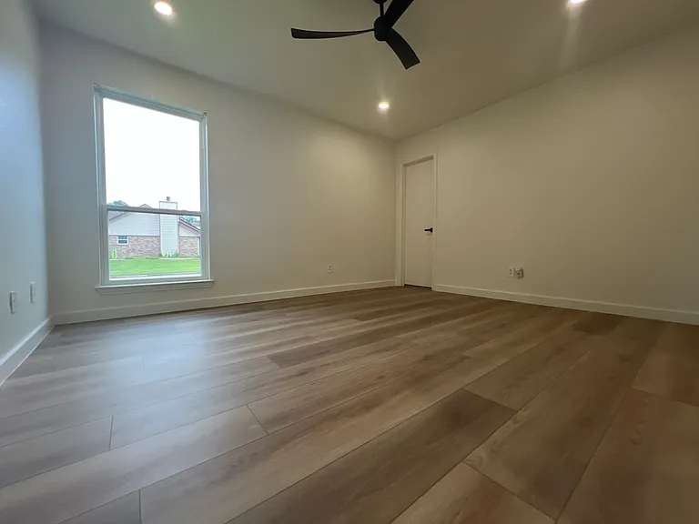 601 N Riverside Dr — Photo 23