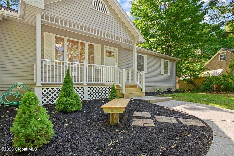 2nd image of 39 Stewart Drive