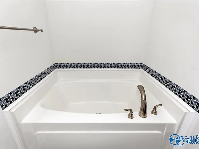 283 Harold Murphy Dr — Photo 17