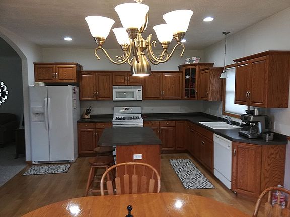 5th image of 773 Blackmoor Cir
