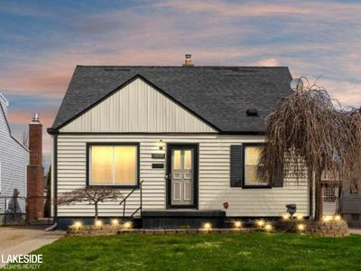 19537 Rosedale St, Saint Clair Shores, MI, 48080