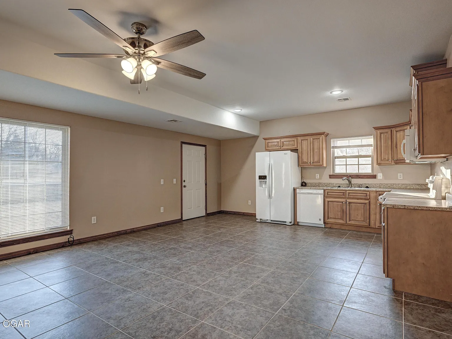 2 bed, 1.5 bath, 1200 sqft, $1,295 — Photo 4