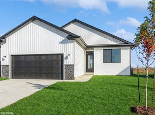 1395 Locust St, Waukee, IA 50263