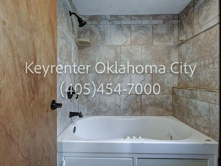 10912 N Blackwelder Ave — Photo 23