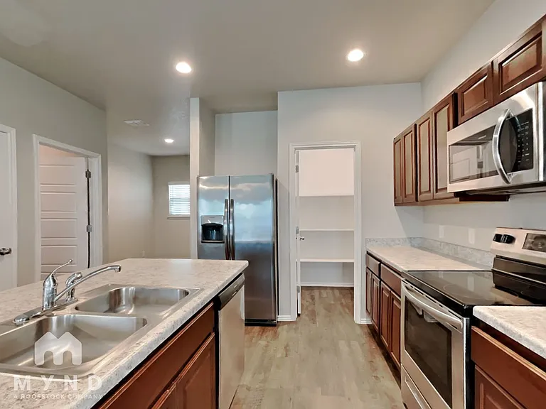 211 Stevens Smt — Photo 9
