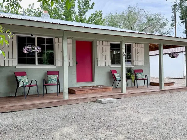 108 & 110 McCulloch Dr, Shoshone, ID 83352