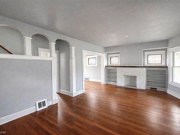 2nd image of 11918 Buckingham Ave