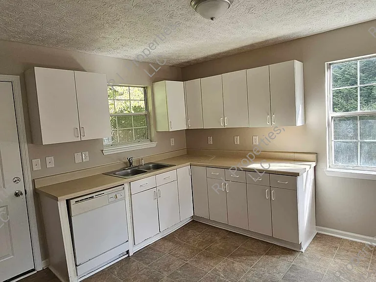 565 Highland Dr #3 — Photo 7