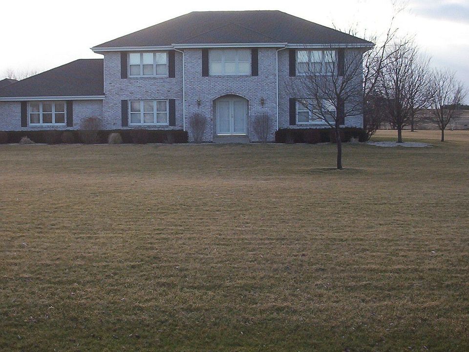 Beautiful 2 story 2.5 acres