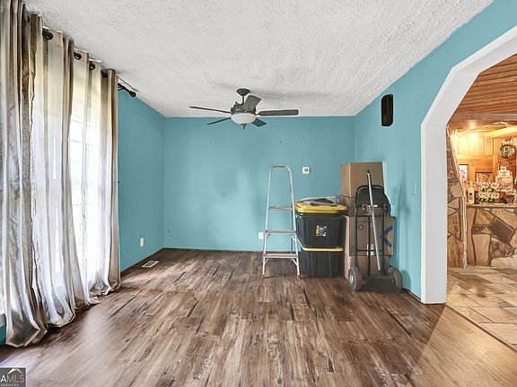4th image of 3285 Howell Cir