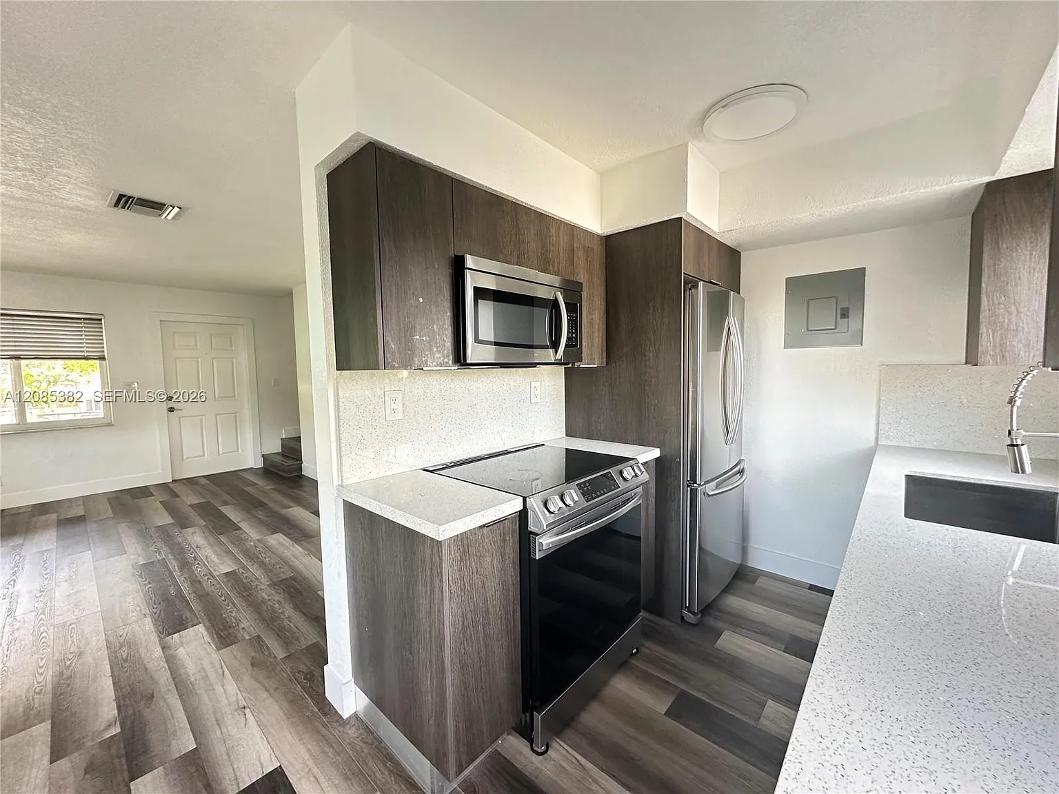 Lauderdale Park 6-33 1/2 — Photo 2