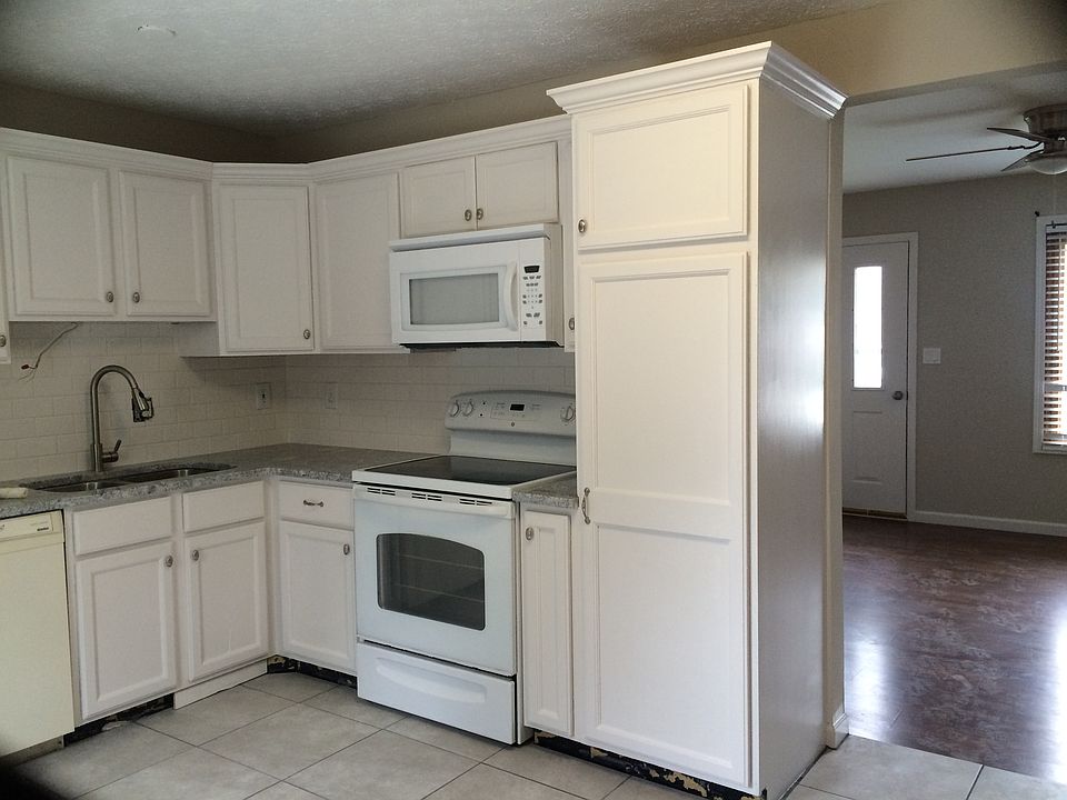 1st image of 647 Rebecca Ave