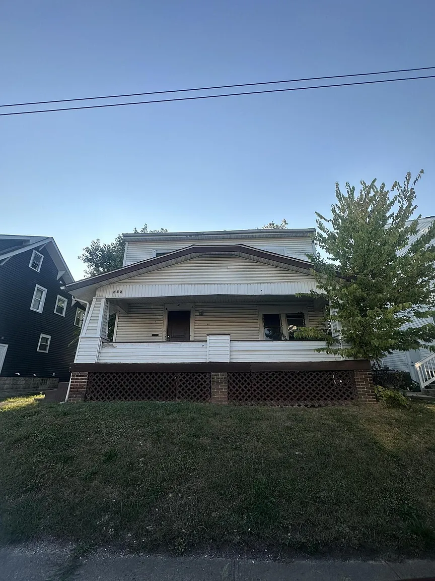 905 Carpenter St photo 1