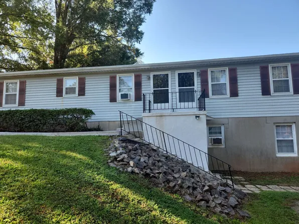 16 Church Ln APT 3, Chatham, VA 24531