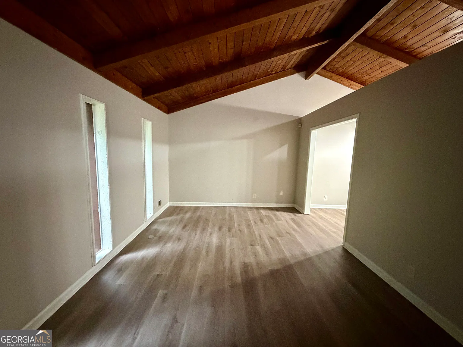 4 bed, 2.5 bath, 2022 sqft, $1,895 — Photo 3