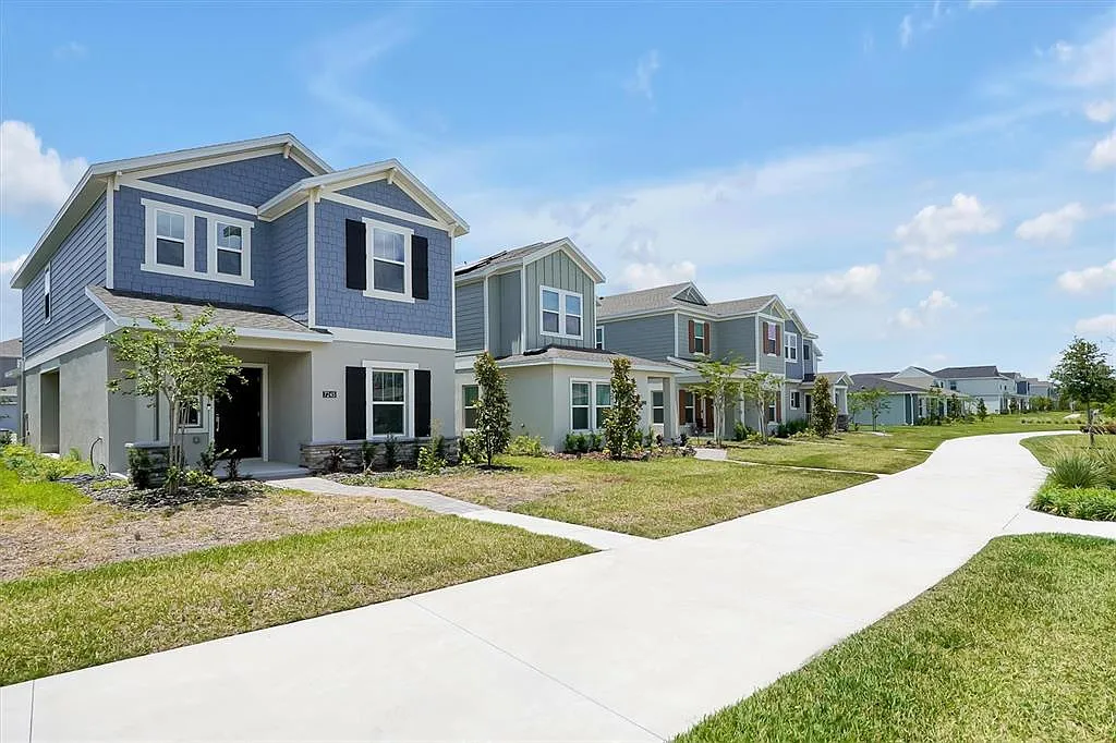 3 bed, 2.5 bath, 1951 sqft, $3,300 — Photo 2
