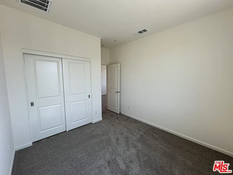 25198 Harmony Ave — Photo 6