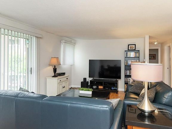 3rd image of 17 Bourbon St APT 80