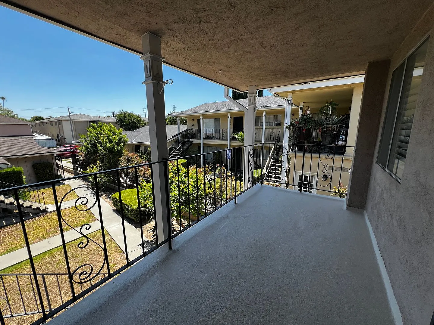 2 Bedroom 1 Bath Apartment for Rent in Whittier with Open Floor Plan — Photo 1