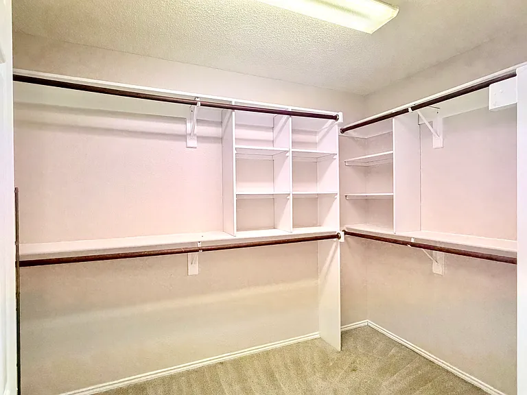 10105 Samantha Dr — Photo 16
