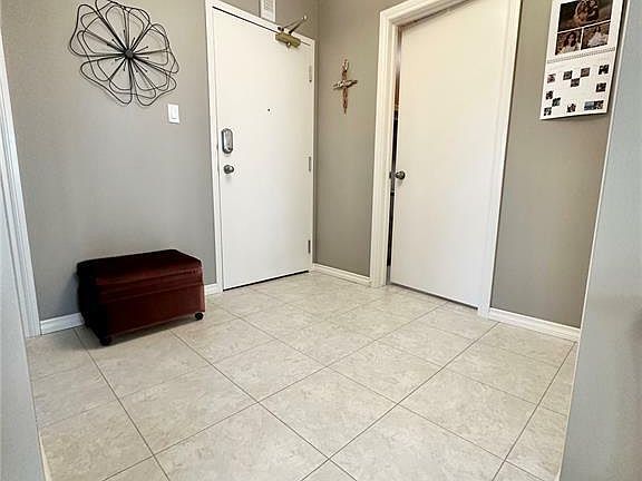 5th image of 11 Coteau Ave W #303