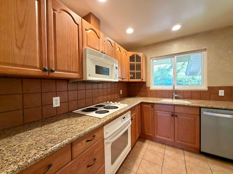 275 Cold Springs Rd — Photo 10