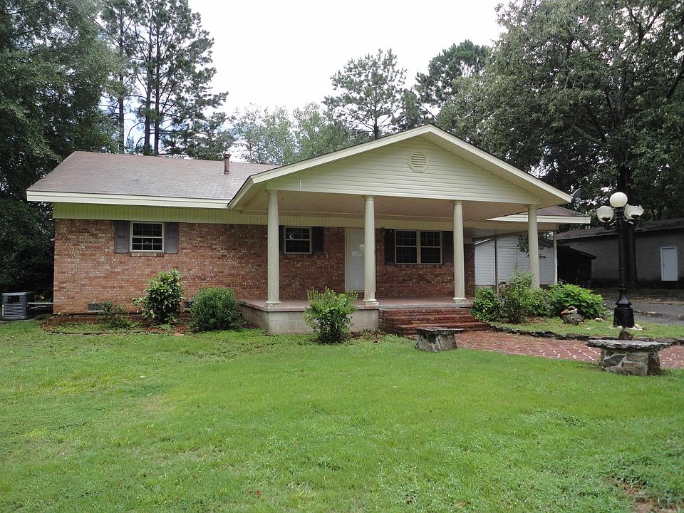 1st image of 15 Stephanie Ln
