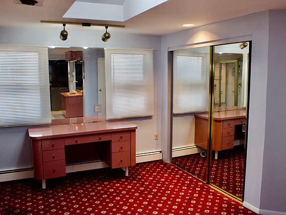 5th image of 927 Jackson Ave #927