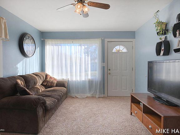 3rd image of 3869 Vineyard Ave NE