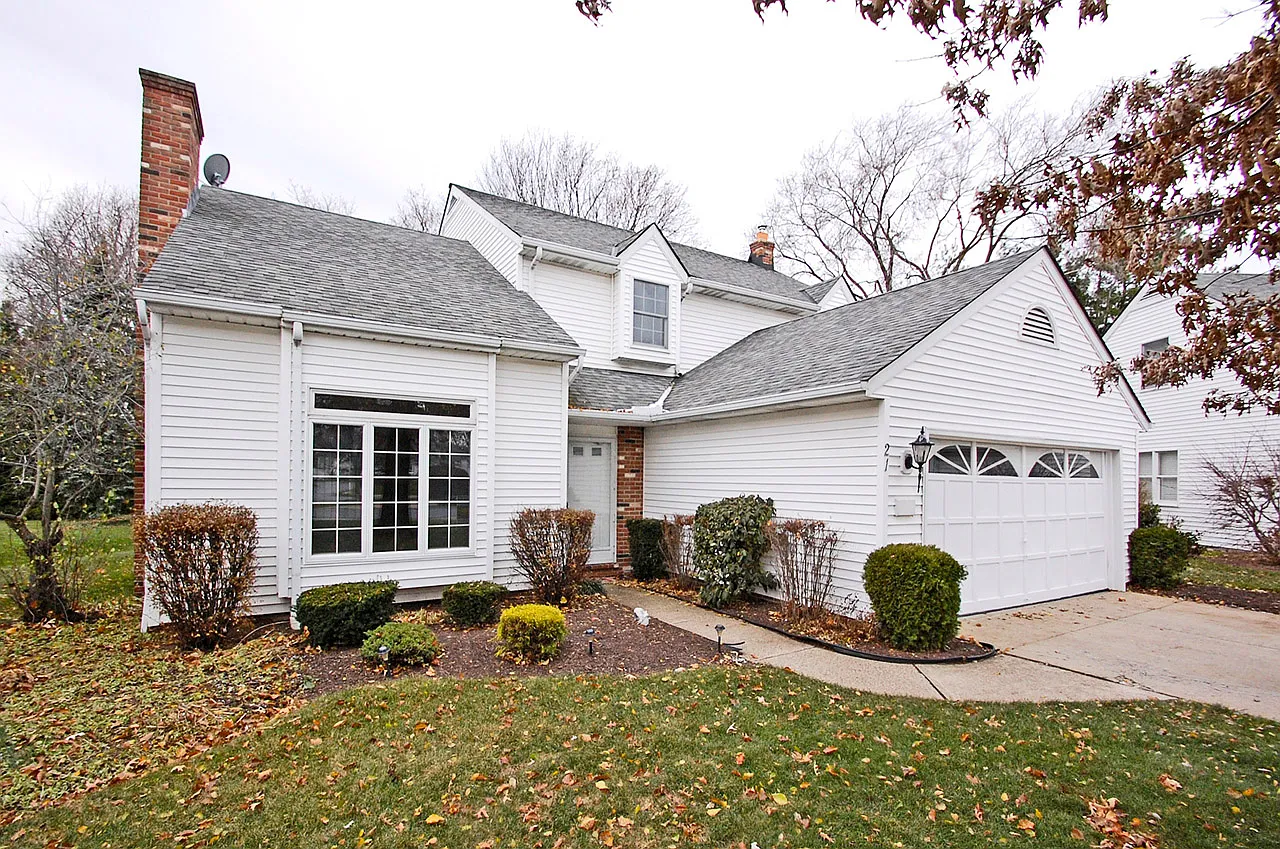 21 Laurel Dr photo 1