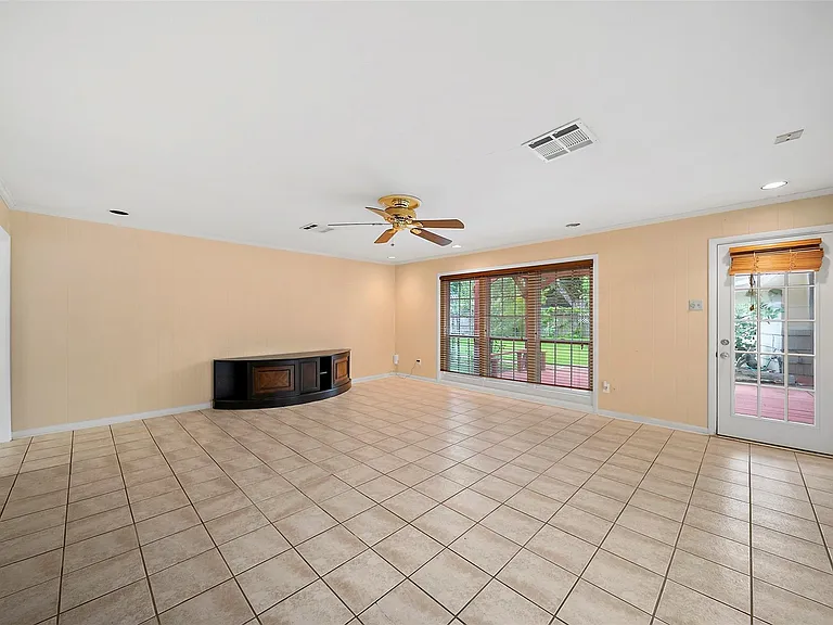 5215 Cheena Dr — Photo 4