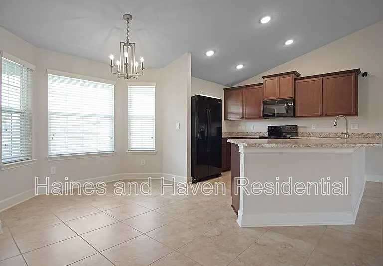 1217 Forest Hills Dr — Photo 5