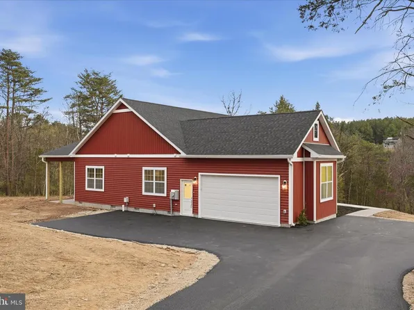 831 Avanti Dr, Bunker Hill, WV 25413