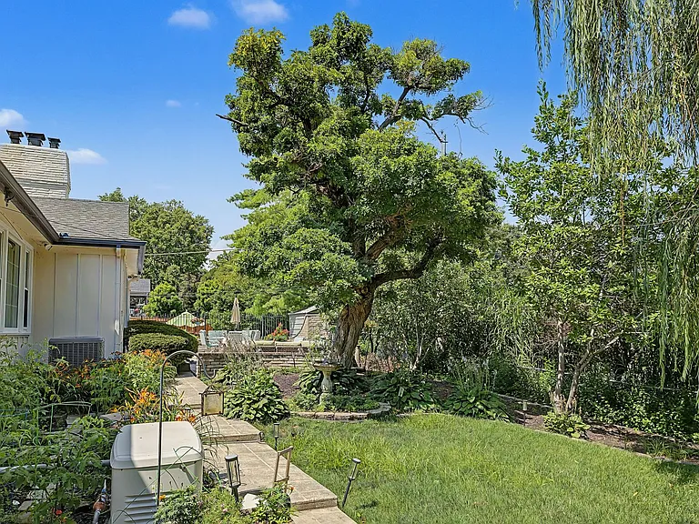 8311 Juniper St — Photo 20