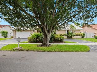 8482 SW 82nd Ter, Miami, FL 33143