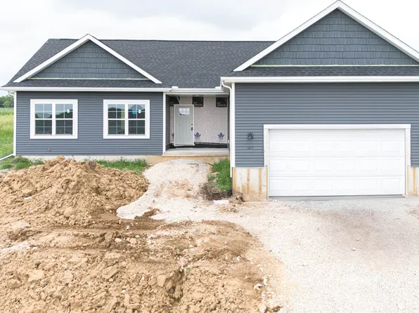 107 2nd St, Friesland, WI 53935