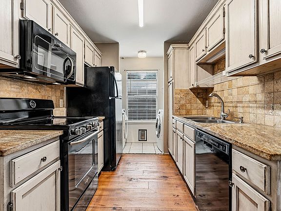 3rd image of 3207 W Wildflower St