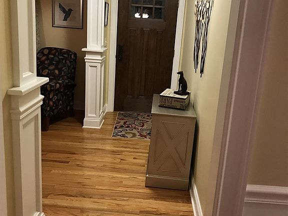 3rd image of 10 Rosewood Dr