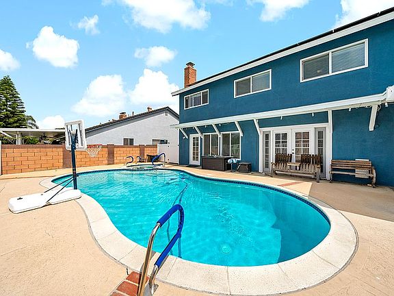 5th image of 414 Mariposa Dr