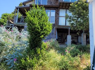 105 Pepperwood Dr, Whitethorn, CA 95589