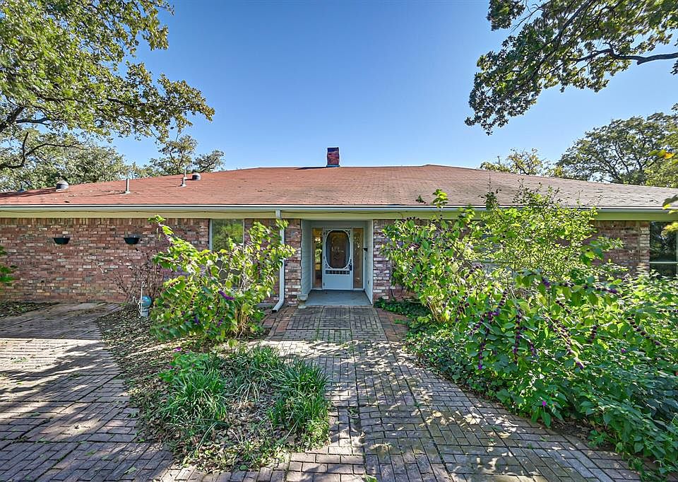 1st image of 6923 Roberts Ln