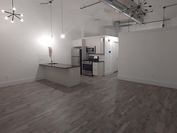 4th image of 310 Hoyt St #109